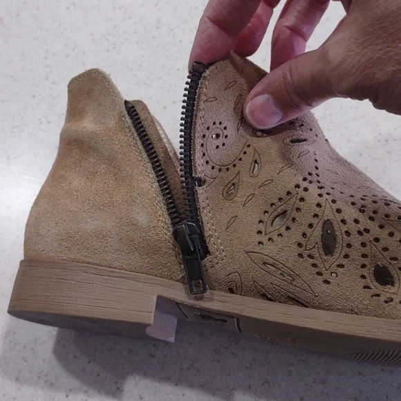 Coolway Tan Nelia Perforated Leather Side Zip Peep Toe Shoes Size 41/US 10 EUC - Picture 7 of 14